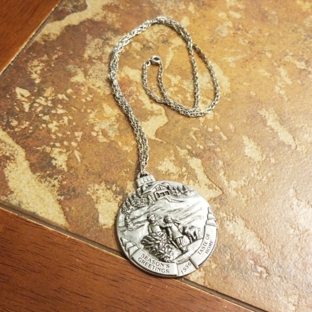 Vintage Christmas Collectible Taste of Home Charm